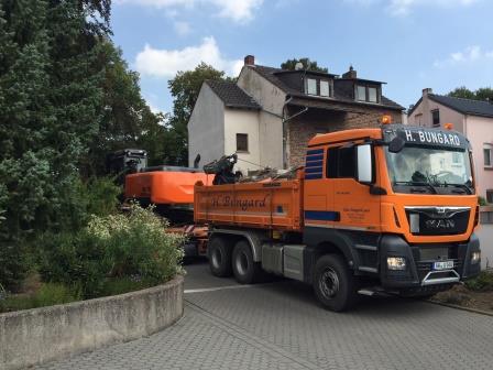 Bagger für die Baugrube